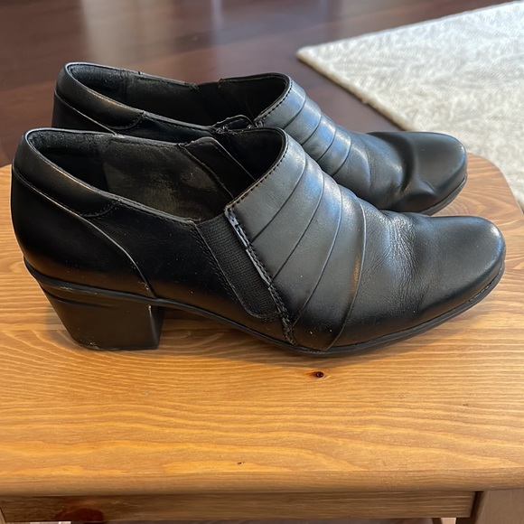 Clark Booties size 9 regular width. - Picture 2 of 6